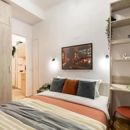 Tiny Haven - Cozy In Piata Romana Apartment Bucharest