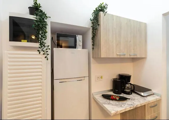 Tiny Haven - Cozy In Piata Romana Lägenhet